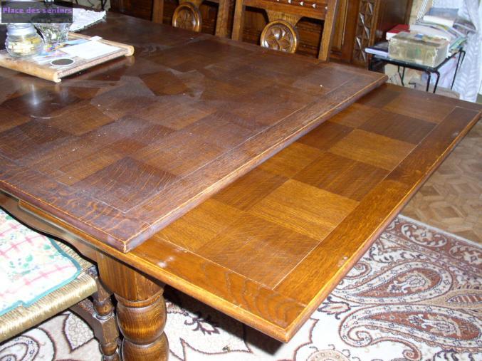 table rustique à Charbonnieres