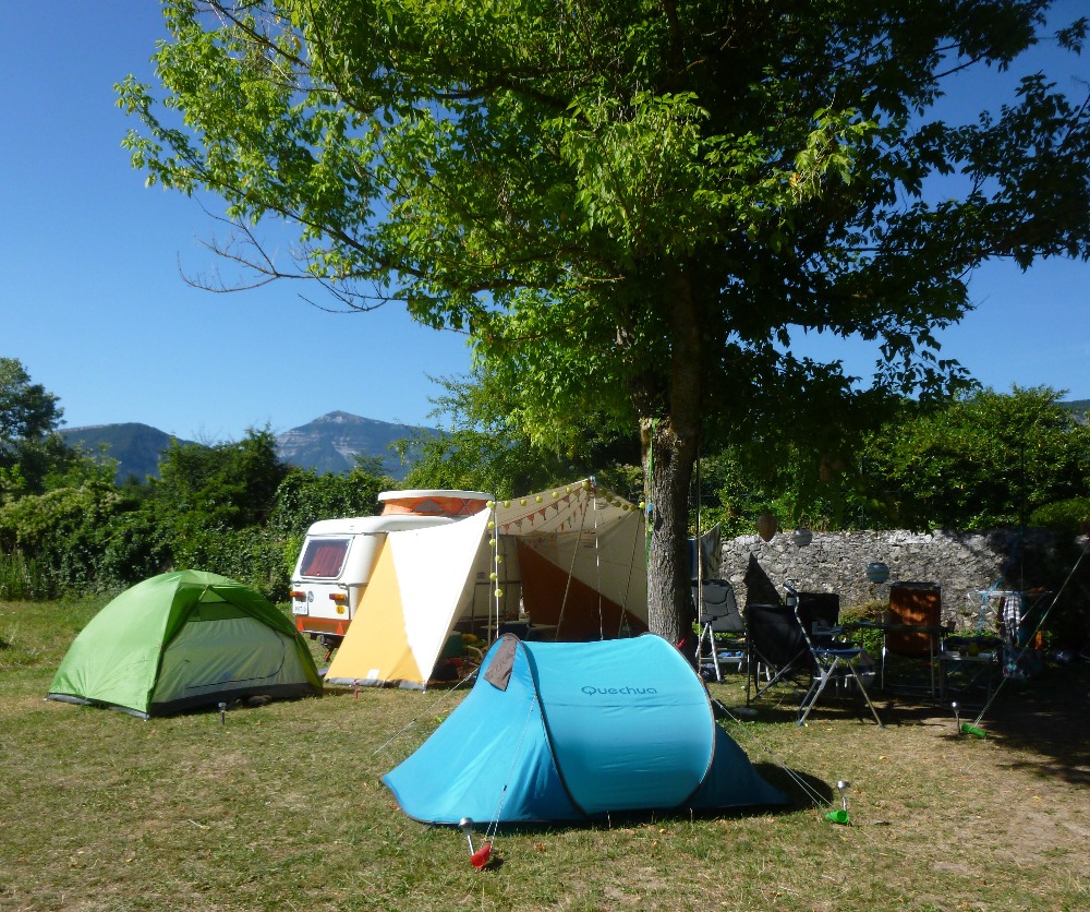 camping-auvergne-rhone-alpes-drome-sejour-en-camping-emplacements-nus-et-chalets-bois12192633364150516774.jpg
