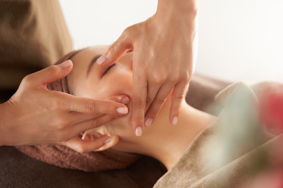 bien-etre-amp-massages-pays-de-la-loire-vendee-la-douceur-des-mains-massage-bien-etre3244345485154597374.jpg